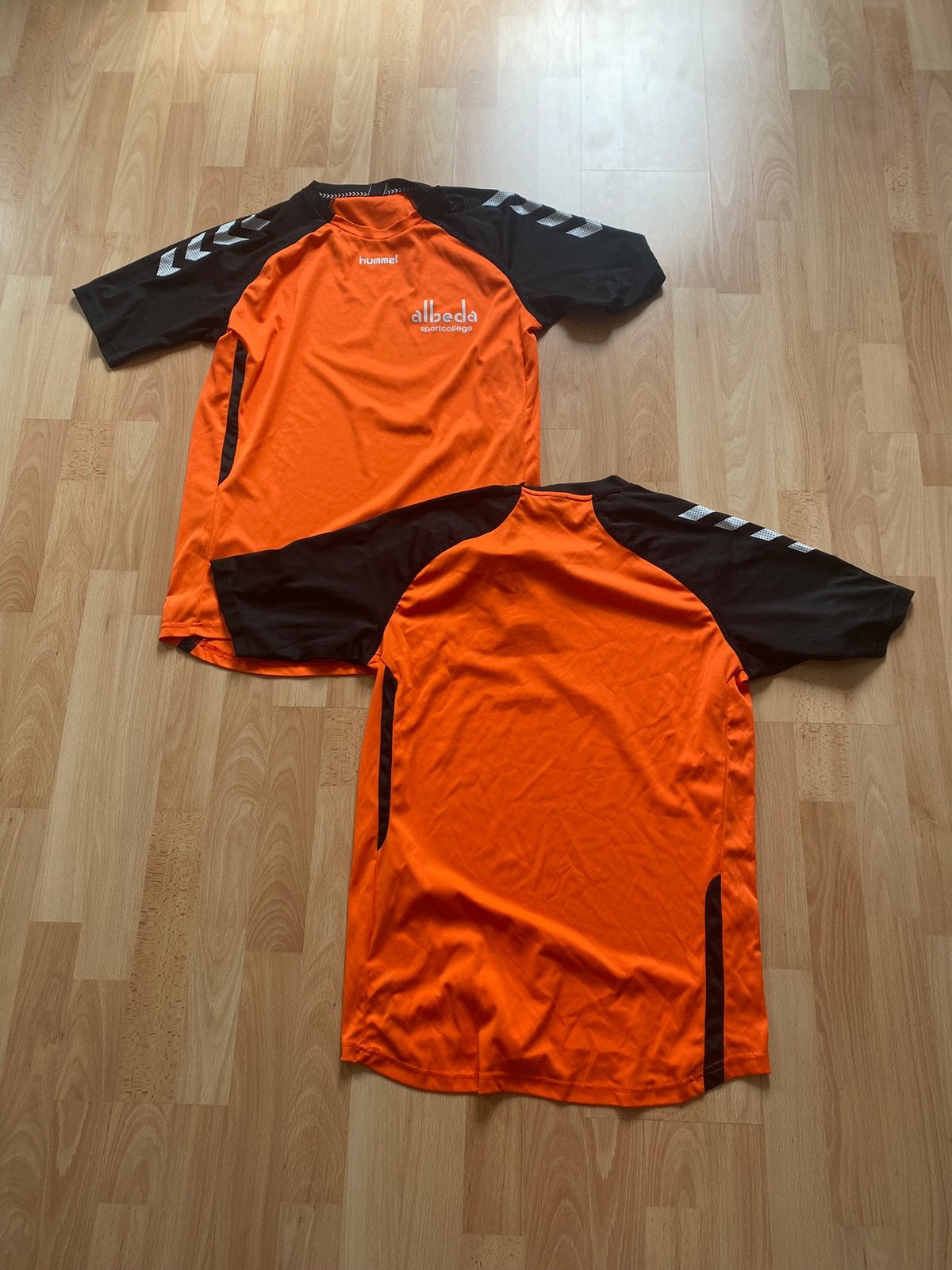 Hummel 2 shirts albeda sportcollege, Maat 52/54 (L), Zwart, Ophalen of Verzenden, Zo goed als nieuw