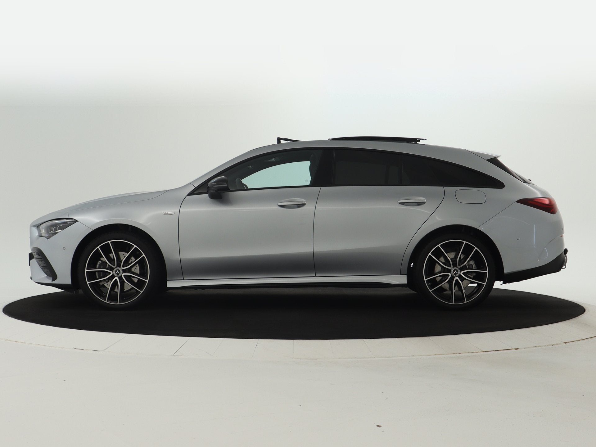 Mercedes-Benz CLA-Klasse Shooting Brake 250 e Business Solut, Gebruikt, 15 kWh, Hybride Elektrisch/Benzine, 1600 kg