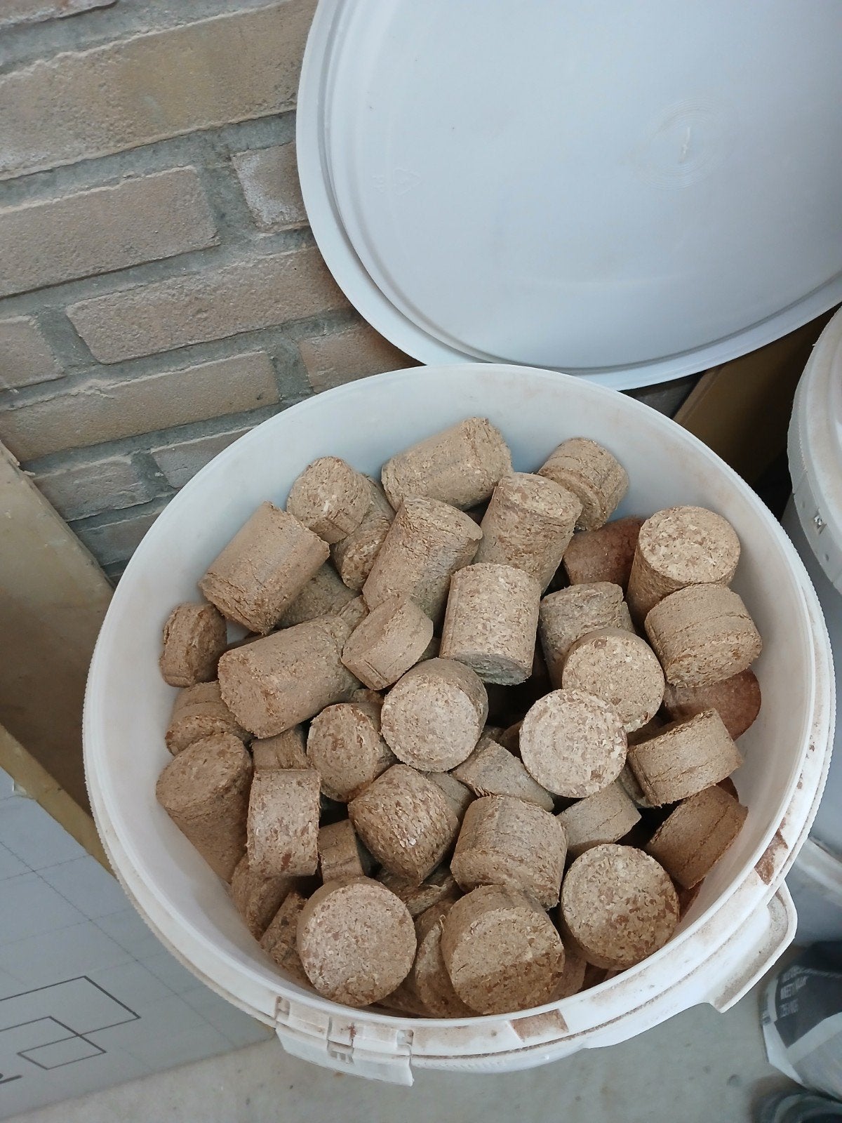 Houtbriketten voor kachel of vuurkorf, Tuin en Terras, Minder dan 3 m³, Ophalen, Overige houtsoorten, Blokken