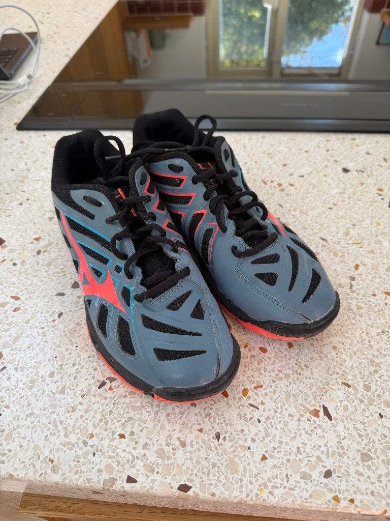 Mizuno Wave Hurricane 3 zaalschoenen maat 38,5, Ophalen, Zo goed als nieuw, Schoenen