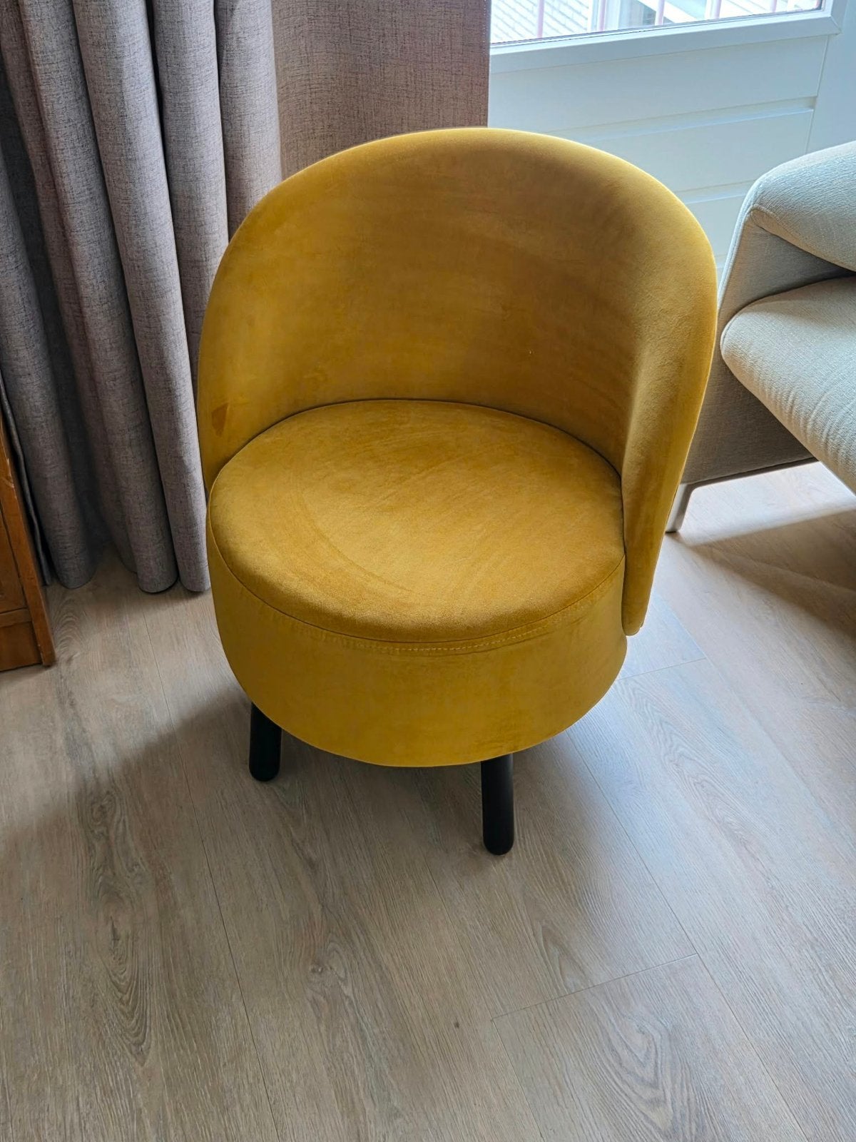 Stijlvolle gele velvet fauteuil / cocktailstoel - Habitat, Huis en Inrichting, Ophalen, Minder dan 75 cm, Zo goed als nieuw, Stof