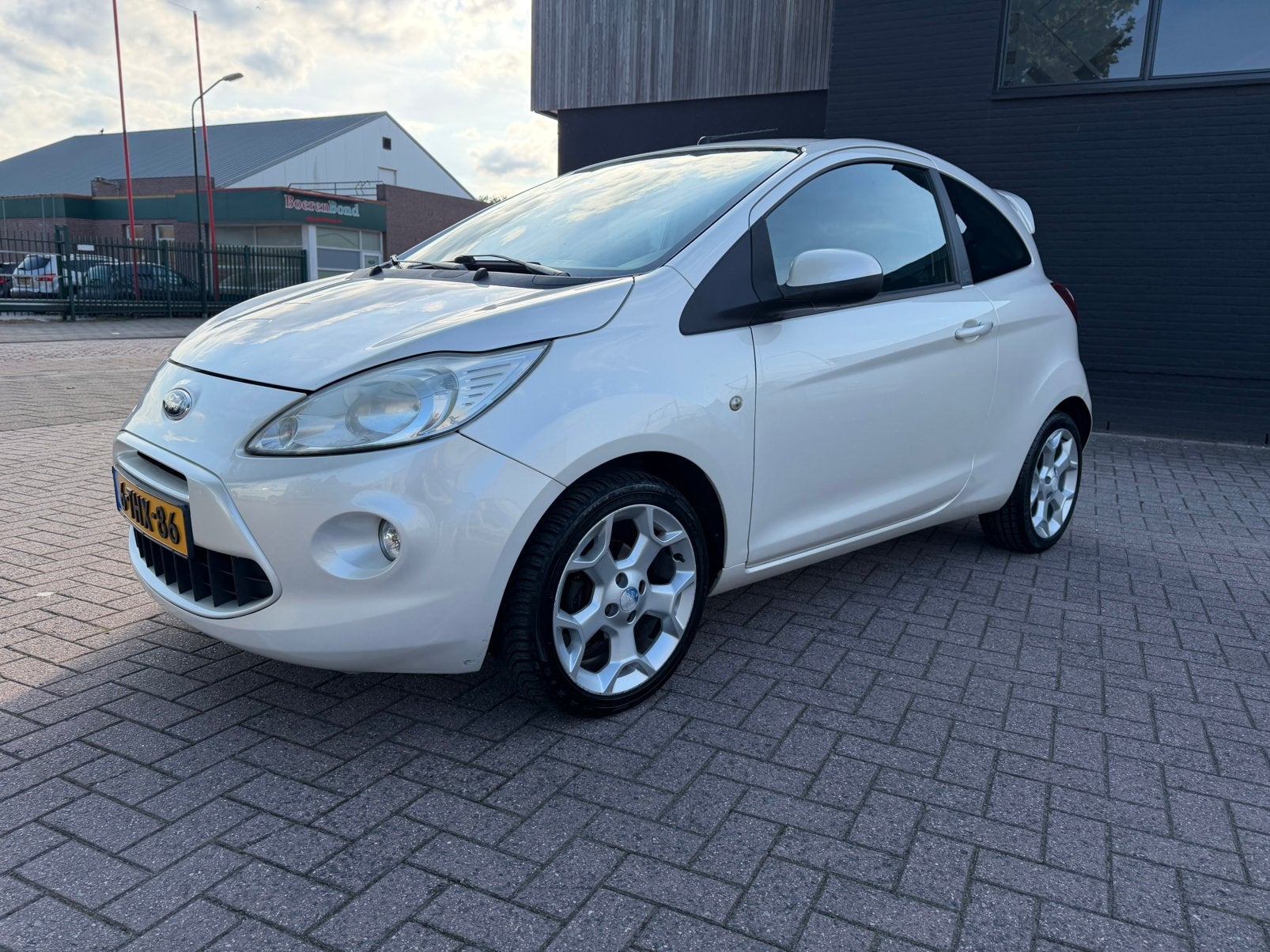 Ford Ka 1.2 51KW 2009 Wit AIRCO/CLIMA, Voorwielaandrijving, 1242 cc, 4 cilinders, 4 stoelen