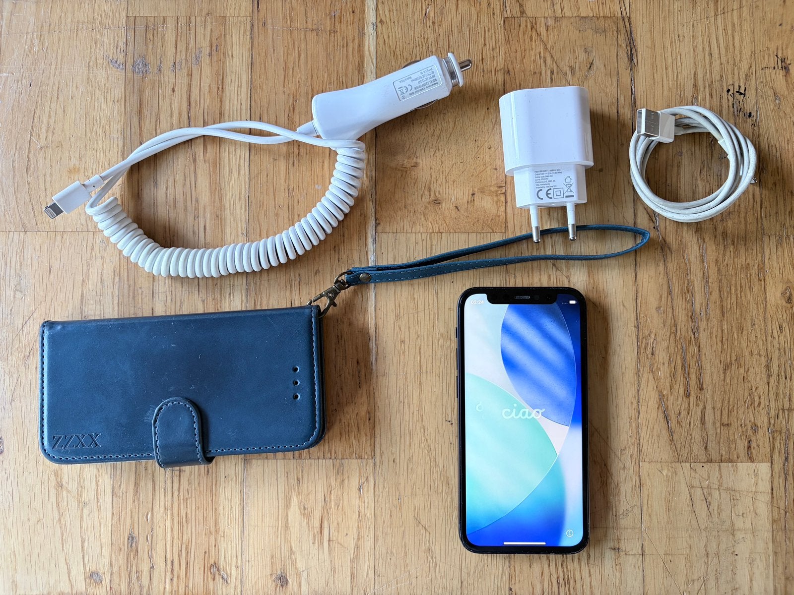 IPhone 12 mini & kabels + hoesje (3 foto’s), Verzenden, Zo goed als nieuw, Zwart, Overige systemen