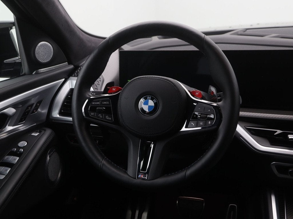BMW XM PHEV 30 kWh XPEL Stealth, SoH 96,2% (bj 2023), Auto's, Gebruikt, 4395 cc, Overige brandstoffen, Zwart