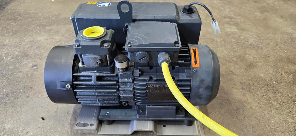 Busch vacuumpomp, 100 liter of meer, Ophalen, Zo goed als nieuw, Minder dan 200 liter/min