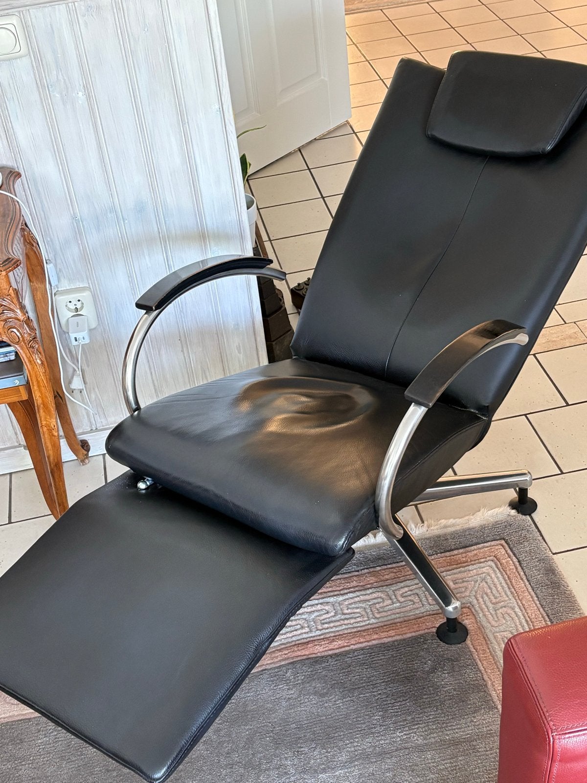 Leren zwarte design relaxfauteuil - handmatig bedienbaar, Ophalen, Gebruikt, 50 tot 75 cm, Leer
