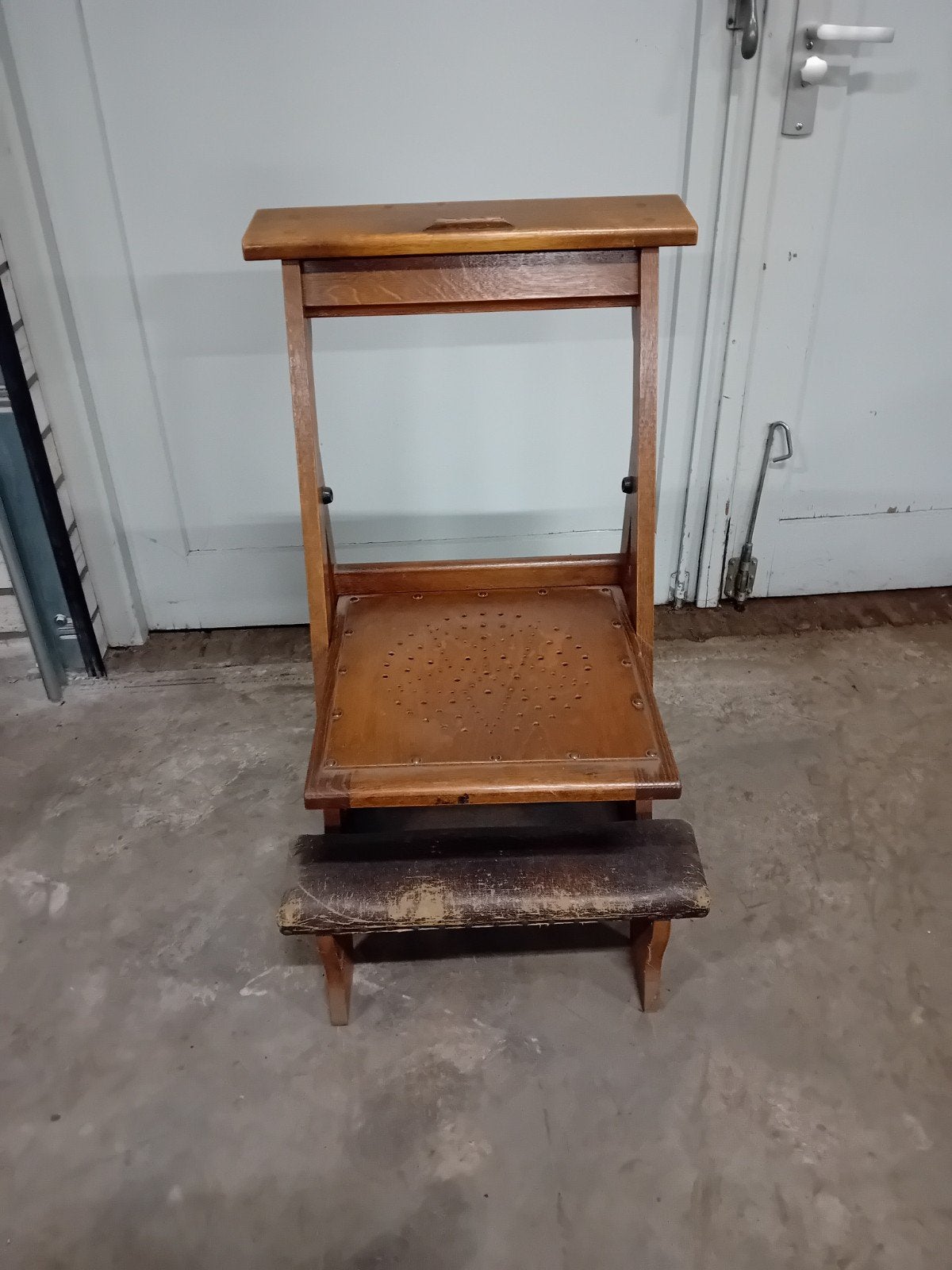 Antiek bidstoeltje / knielbankje van hout, Ophalen