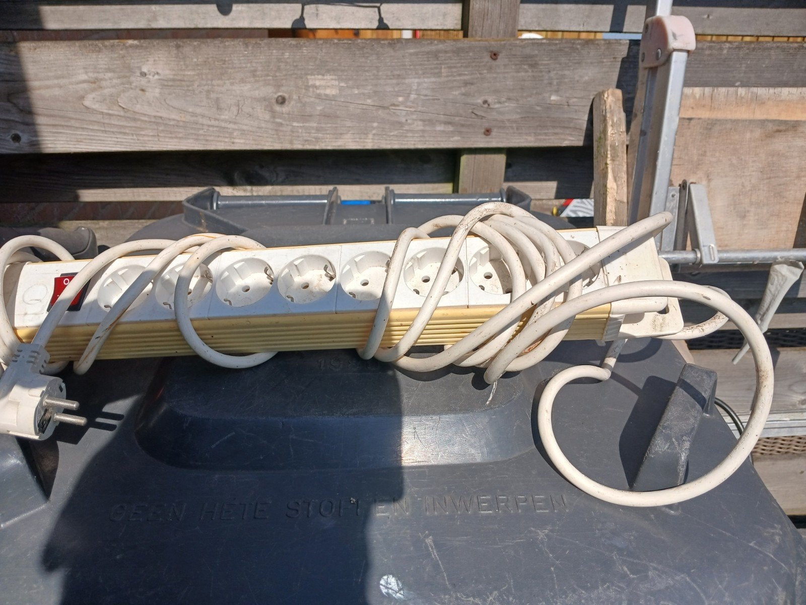 Stekkerdoos met 5 stopcontacten en schakelaar, Doe-het-zelf en Verbouw, Elektra en Kabels, Ophalen of Verzenden