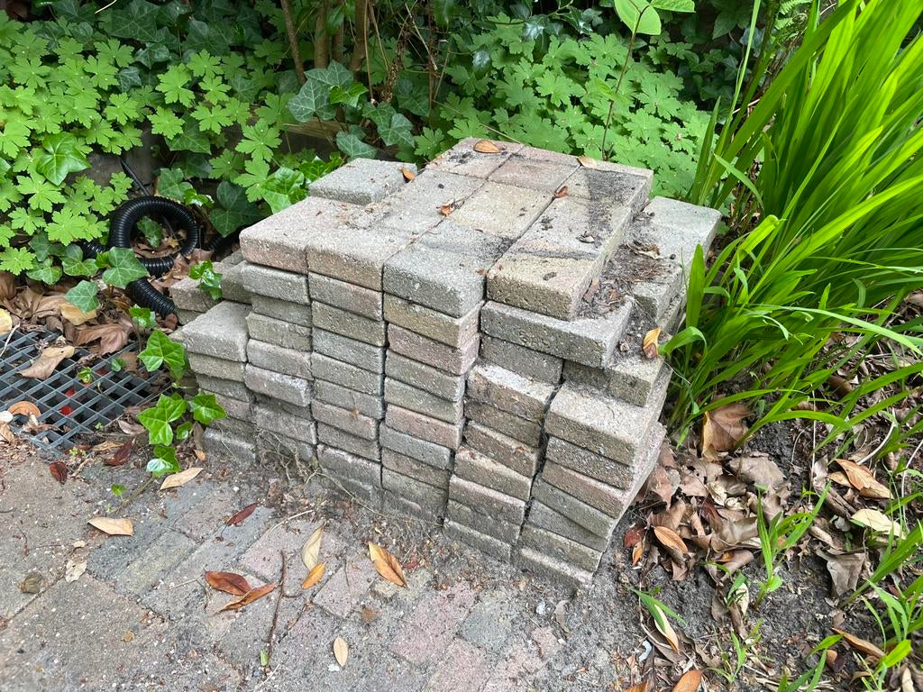 GRATIS! tegeltjes voor in de tuin, Tuin en Terras, Ophalen, Gebruikt, Klinkers, Minder dan 5 m²
