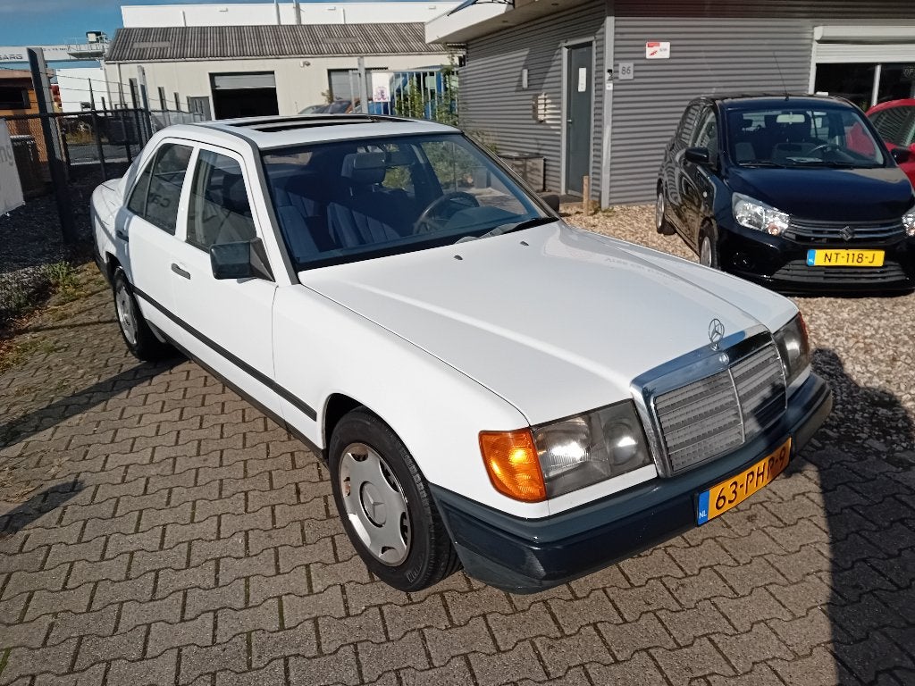 Mercedes-Benz 200-Serie 2.0 200D W124 BJ1985 APK 28-8-2028!!, Auto's, Oldtimers, Wit, Mercedes-Benz, Bedrijf, Open dak