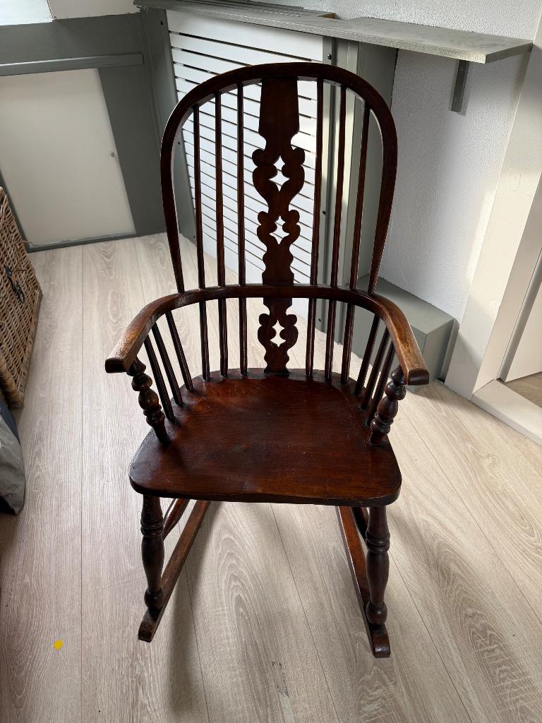 Windsor schommelstoel, Ophalen