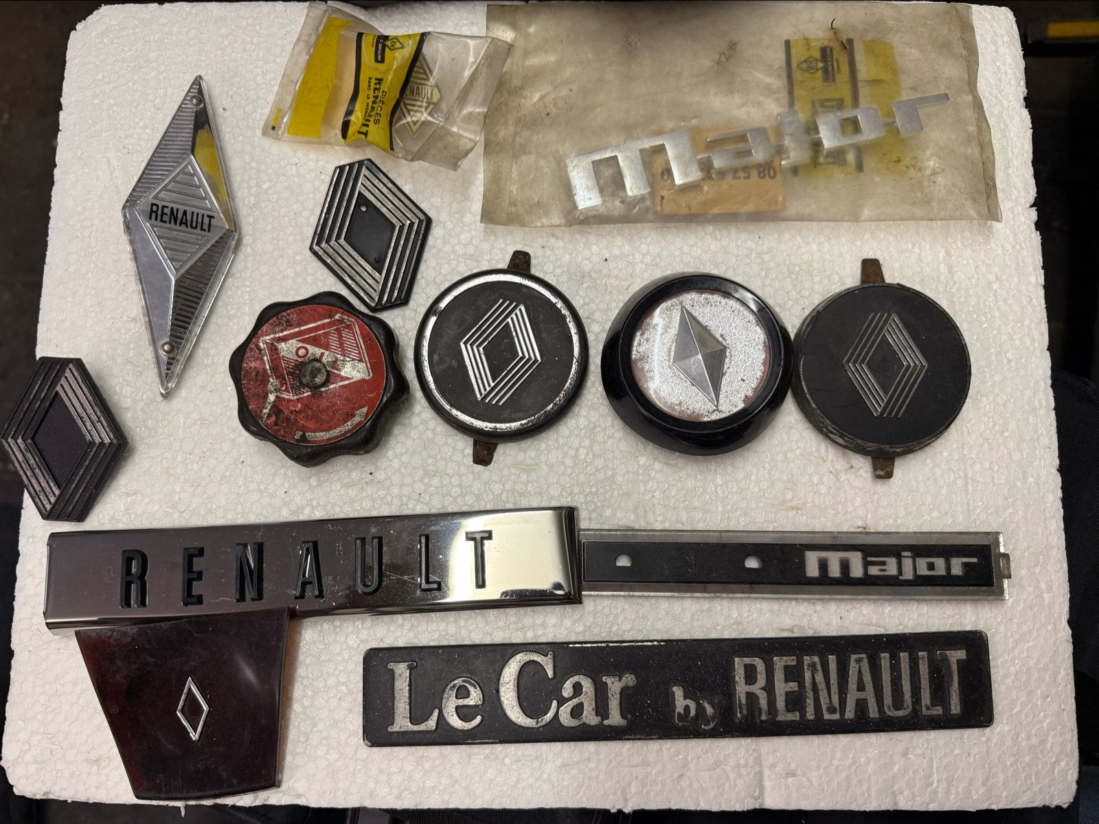 Diverse Renault Emblemen en Onderdelen - Vintage Collectie, Auto-onderdelen, Ophalen of Verzenden, Gebruikt, Renault