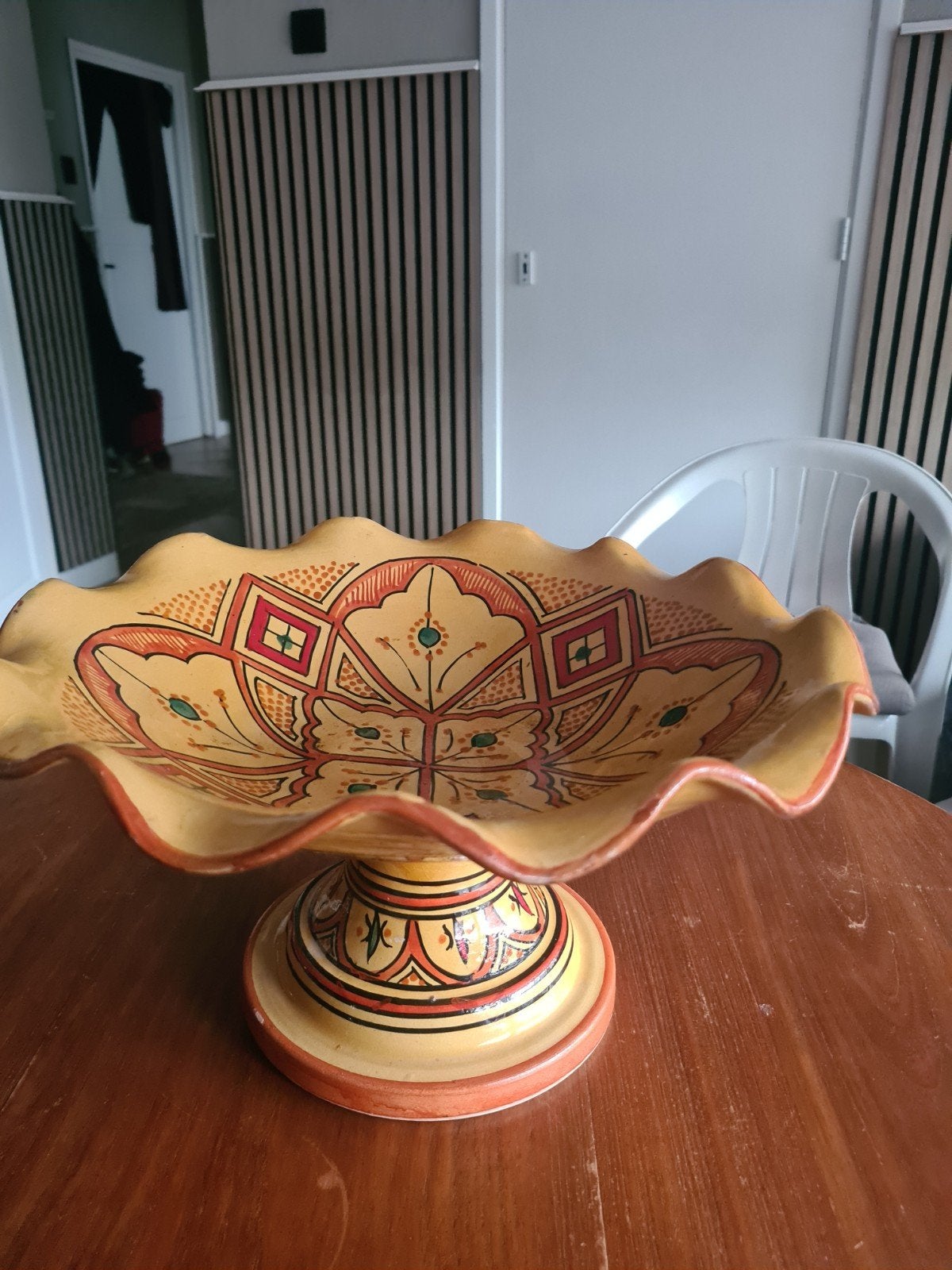 Decoratieve Marokkaanse schaal op voet, handgeschilderd, Ophalen of Verzenden