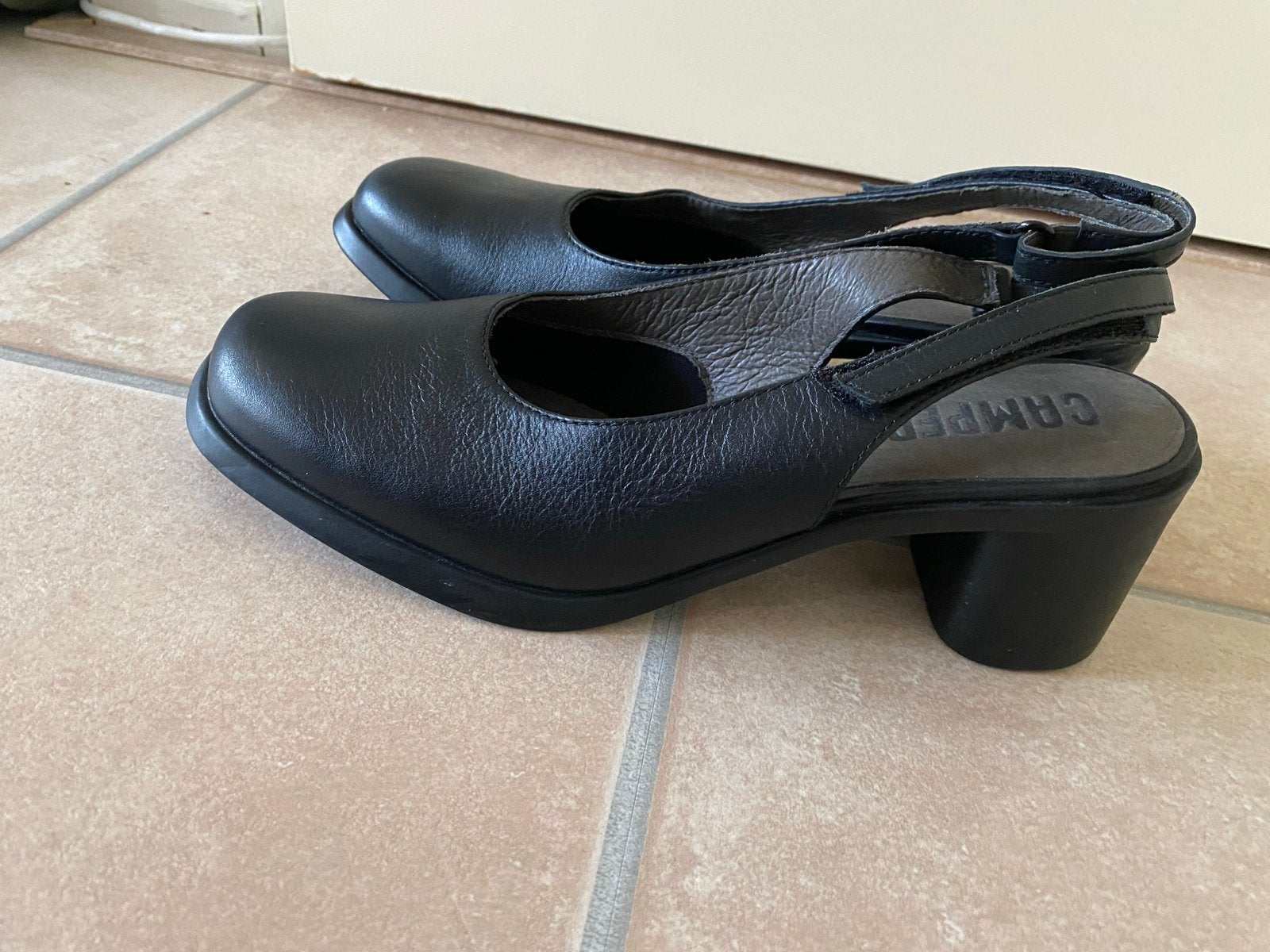 Camper Meda Zwarte Slingback Pumps Maat 39 nieuw!, Pumps, Zwart, Nieuw, Ophalen of Verzenden