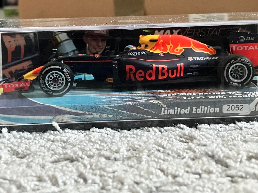 RB12 Max Verstappen 1st win, Ophalen of Verzenden, Zo goed als nieuw, Auto, MiniChamps