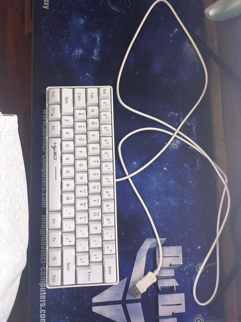 Gaming toetsenbord en muis set - Goede staat, Gebruikt, Toetsenbord en muis-set, Ophalen of Verzenden, Qwerty