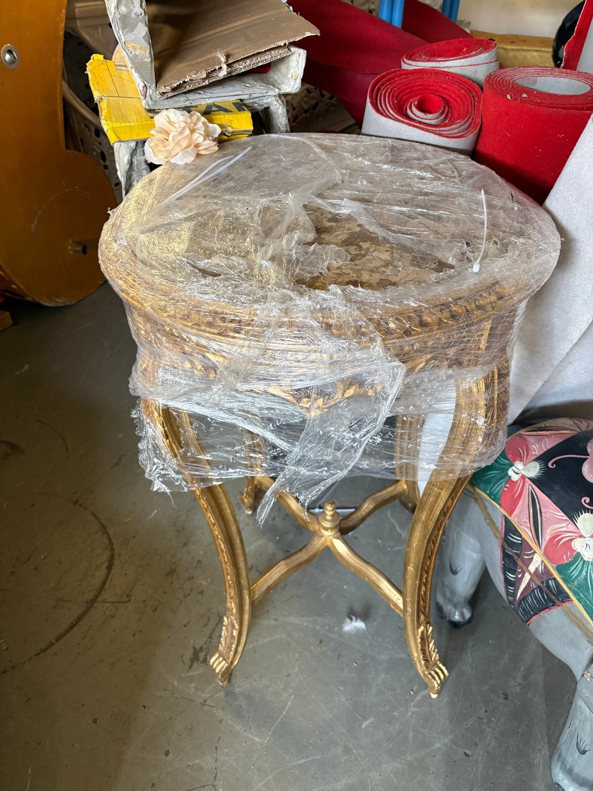 Gouden bijzettafel met marmeren blad, Ophalen