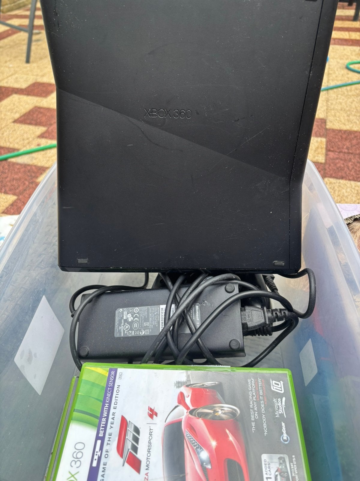 Xbox 360 Inclusief spellen, controler en oplader, Ophalen of Verzenden, Zo goed als nieuw, 250 GB, Met 1 controller
