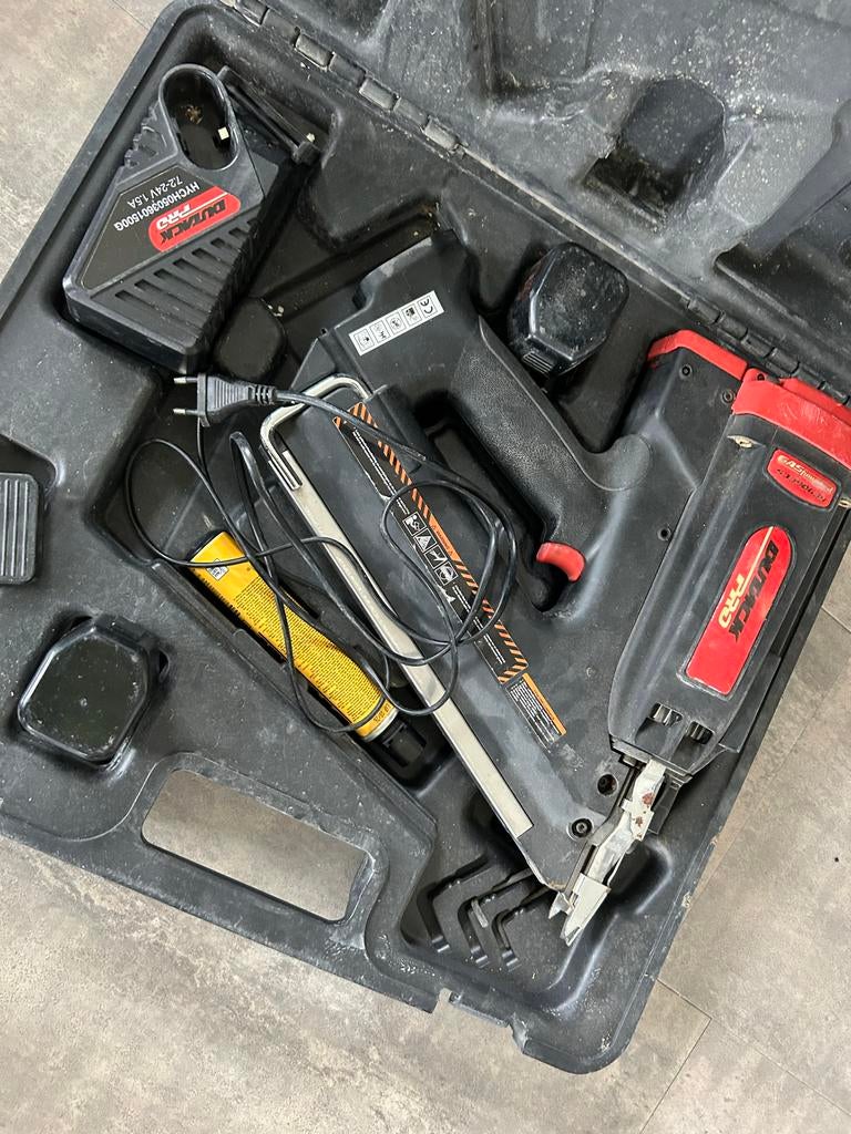 Tacker met oplader en koffer, Ophalen of Verzenden, Gebruikt