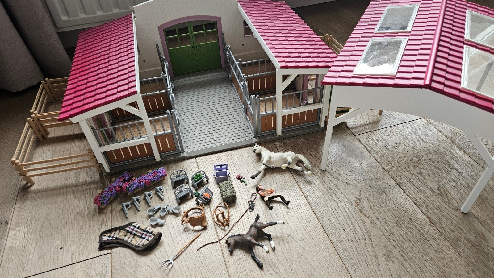 Schleich Paardenstal met veel accessoires en paarden, Ophalen, Zo goed als nieuw, Jongen of Meisje