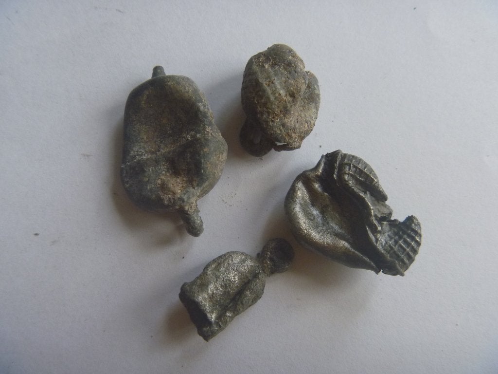 Bodemvondst. Hangertjes.Tin.Zilver. Metaaldetector, Ophalen of Verzenden