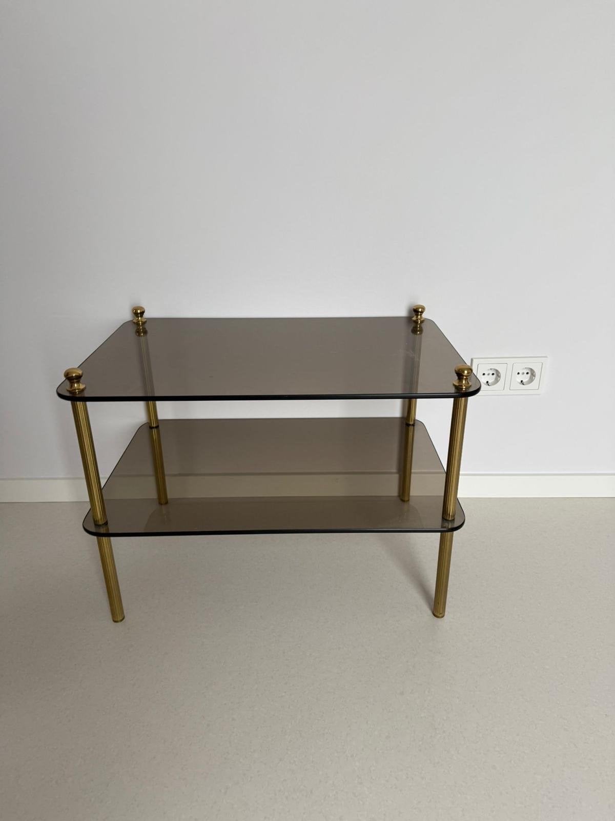 2x Glazen bijzettafel met messing frame, Minder dan 45 cm, Minder dan 55 cm, Ophalen of Verzenden, Rechthoekig
