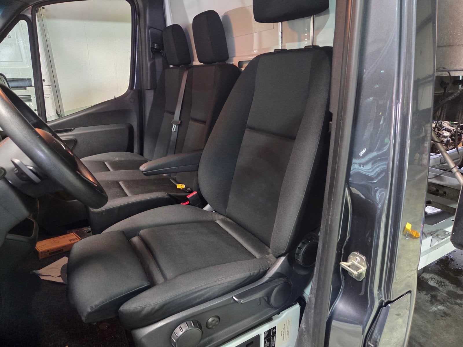 mercedes w907 sprinter stoel met bank, Auto-onderdelen, Ophalen of Verzenden, Mercedes-Benz