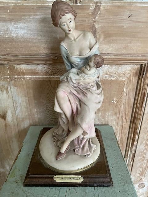 Groot vintage beeld porselein Moeder kind L' arte nel Mondo., Antiek en Kunst, Antiek | Porselein, Ophalen