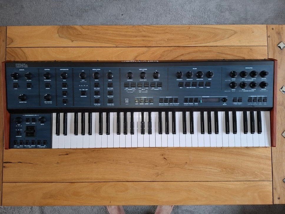 Behringer UB-Xa - Zo goed als nieuw - Ruil mogelijk, Muziek en Instrumenten, Synthesizers, 61 toetsen, Zo goed als nieuw, Met midi-aansluiting