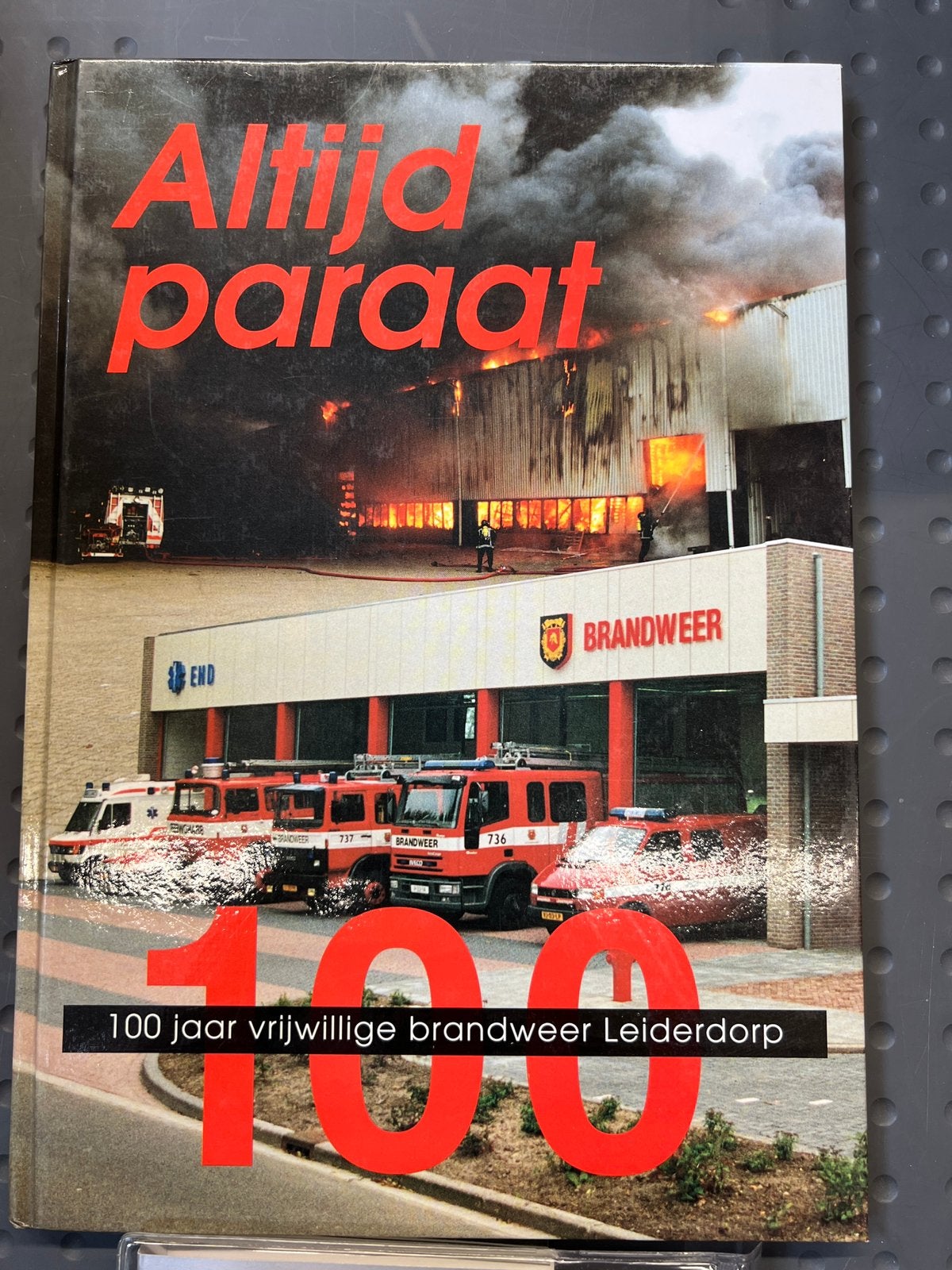 100 jaar vrijwillige Brandweer Leiderdorp - Altijd paraat, Ophalen of Verzenden, Gelezen