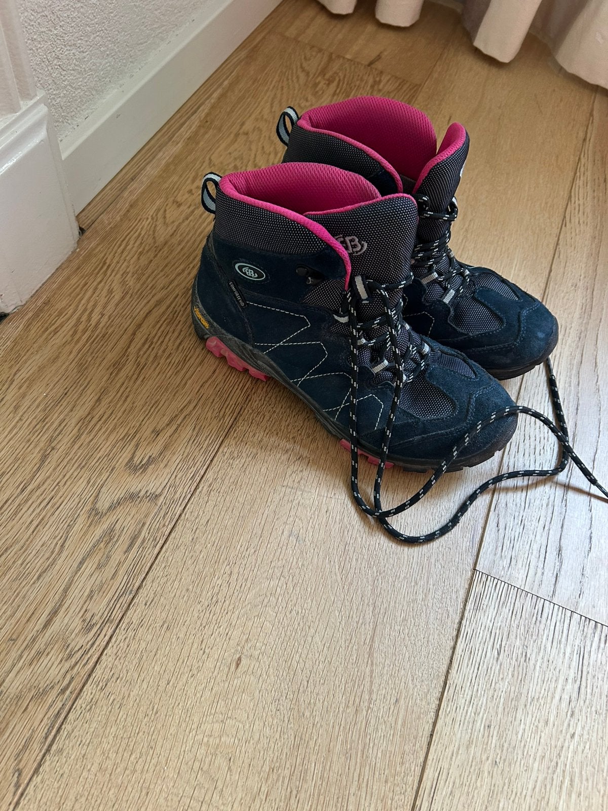 Vibram stevige ( wandel) schoenen 37, Ophalen of Verzenden, Zo goed als nieuw, Wandelschoenen