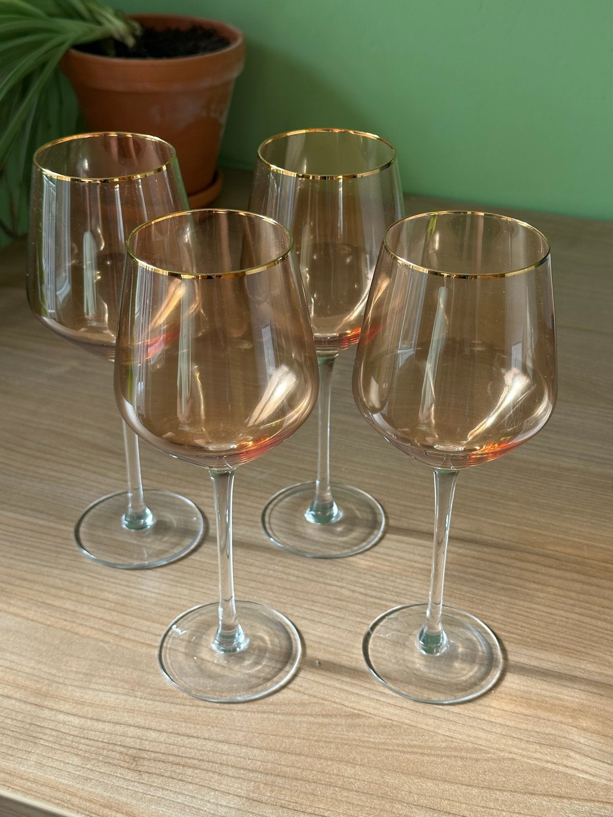 Set van 4 elegante wijnglazen met gouden rand, Antiek en Kunst, Antiek | Glas en Kristal, Ophalen