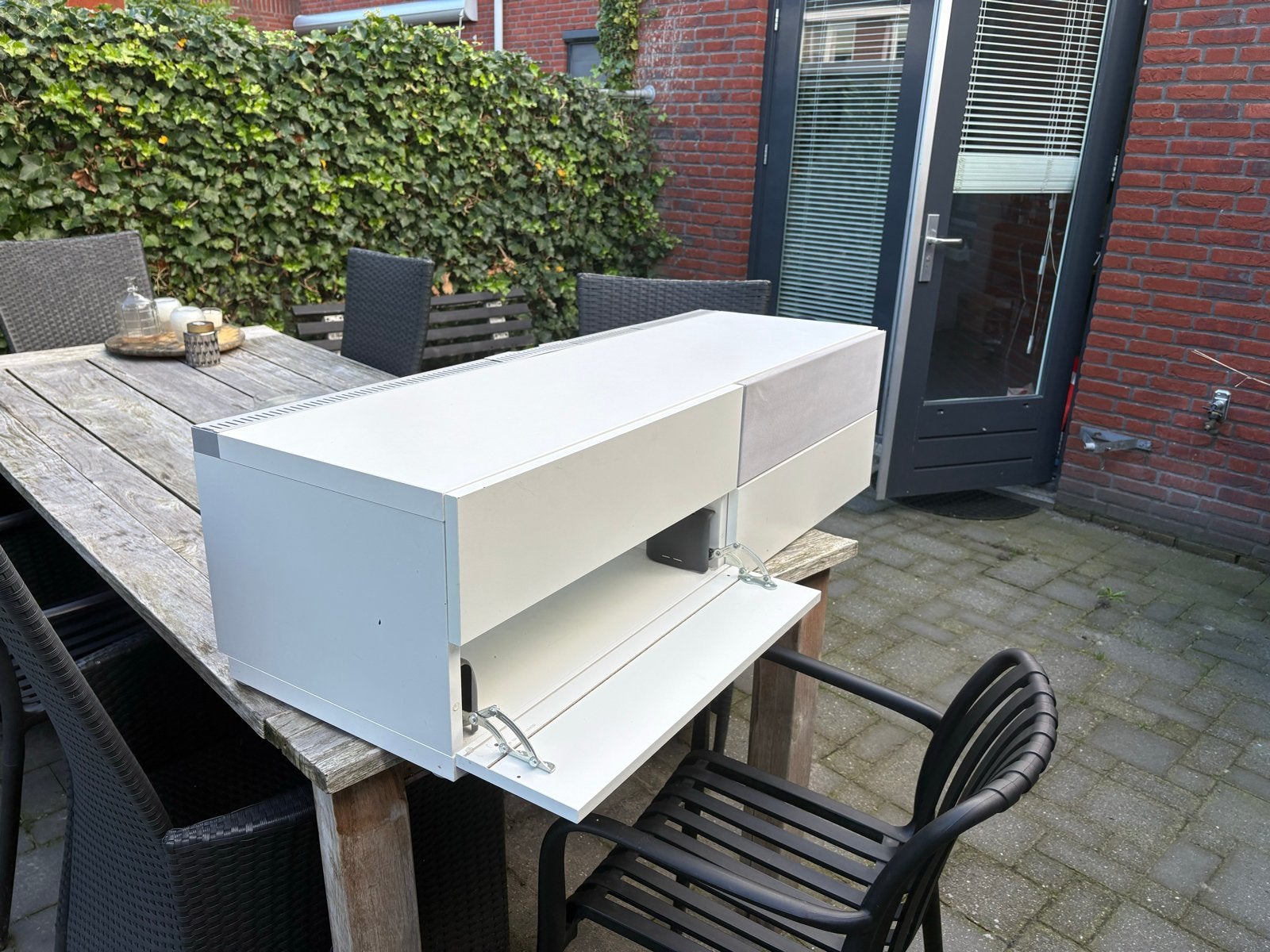 Witte TV-meubel / Wandkast met klepdeuren, Ophalen, Gebruikt, 100 tot 150 cm, Minder dan 100 cm