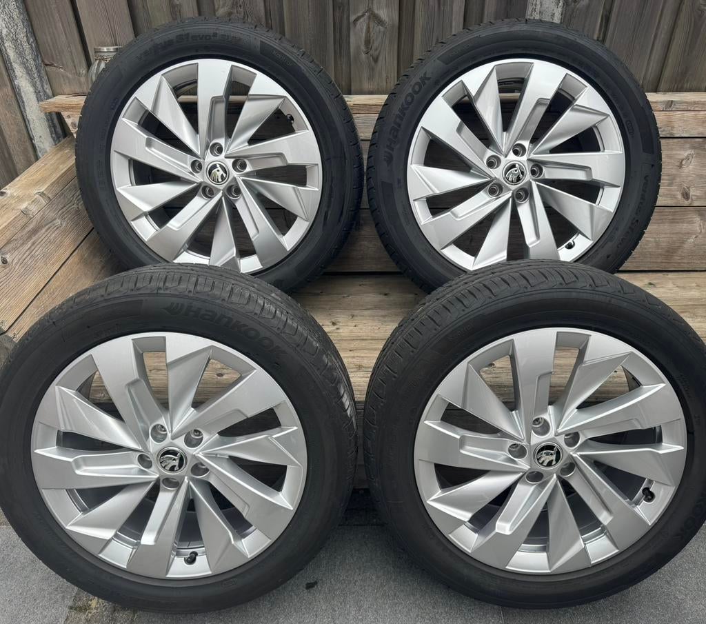 Orig Skoda Kodiaq 19 inch velgen met zomerbanden 7,7mm TOP!, Gebruikt, Banden en Velgen, 235 mm, Personenwagen