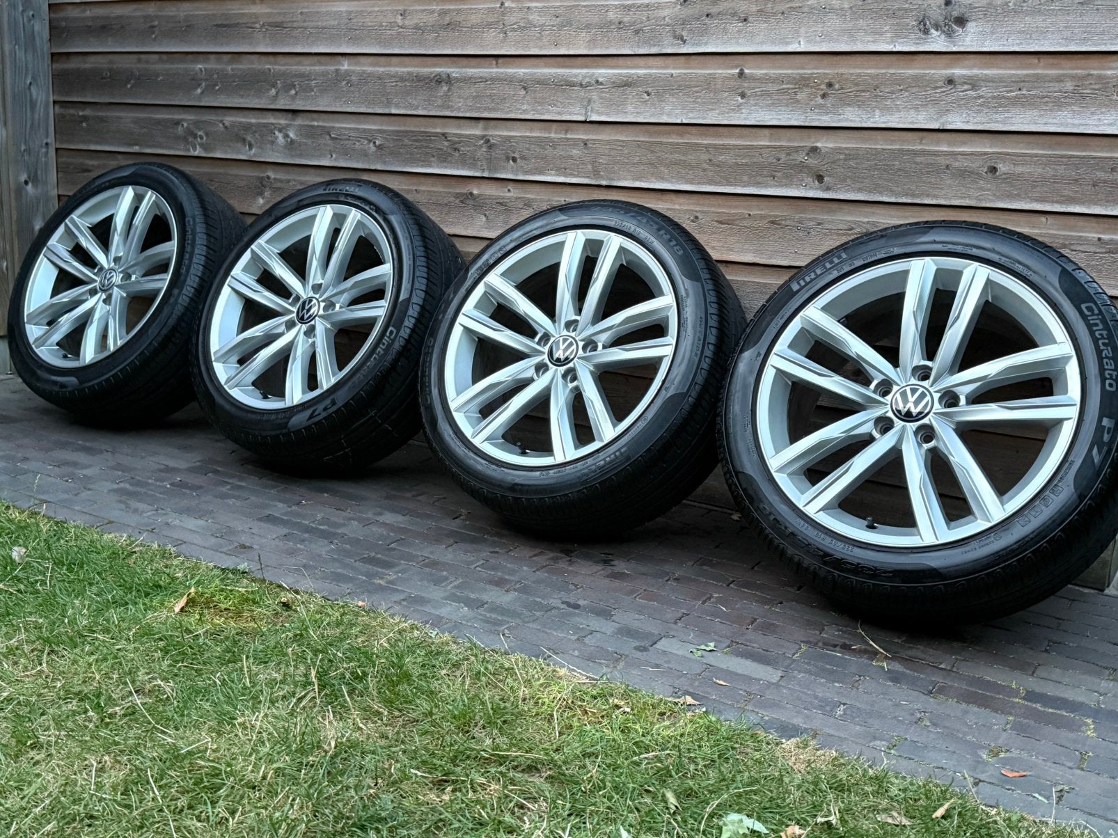 Orig Volkswagen Passat Dartford 18 inch velgen + zomerbanden, Auto-onderdelen, Banden en Velgen, 18 inch, Gebruikt, Banden en Velgen