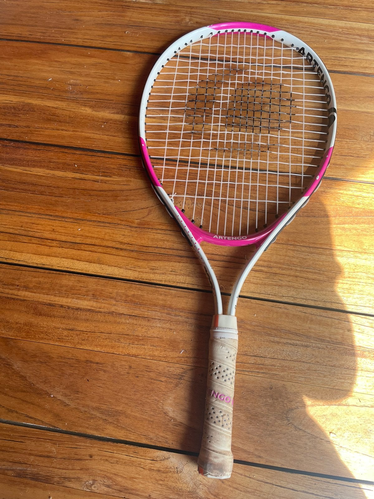 Artengo kindertennisracket wit met roze, Sport en Fitness, Tennis, Ophalen, Zo goed als nieuw, Racket, Overige merken