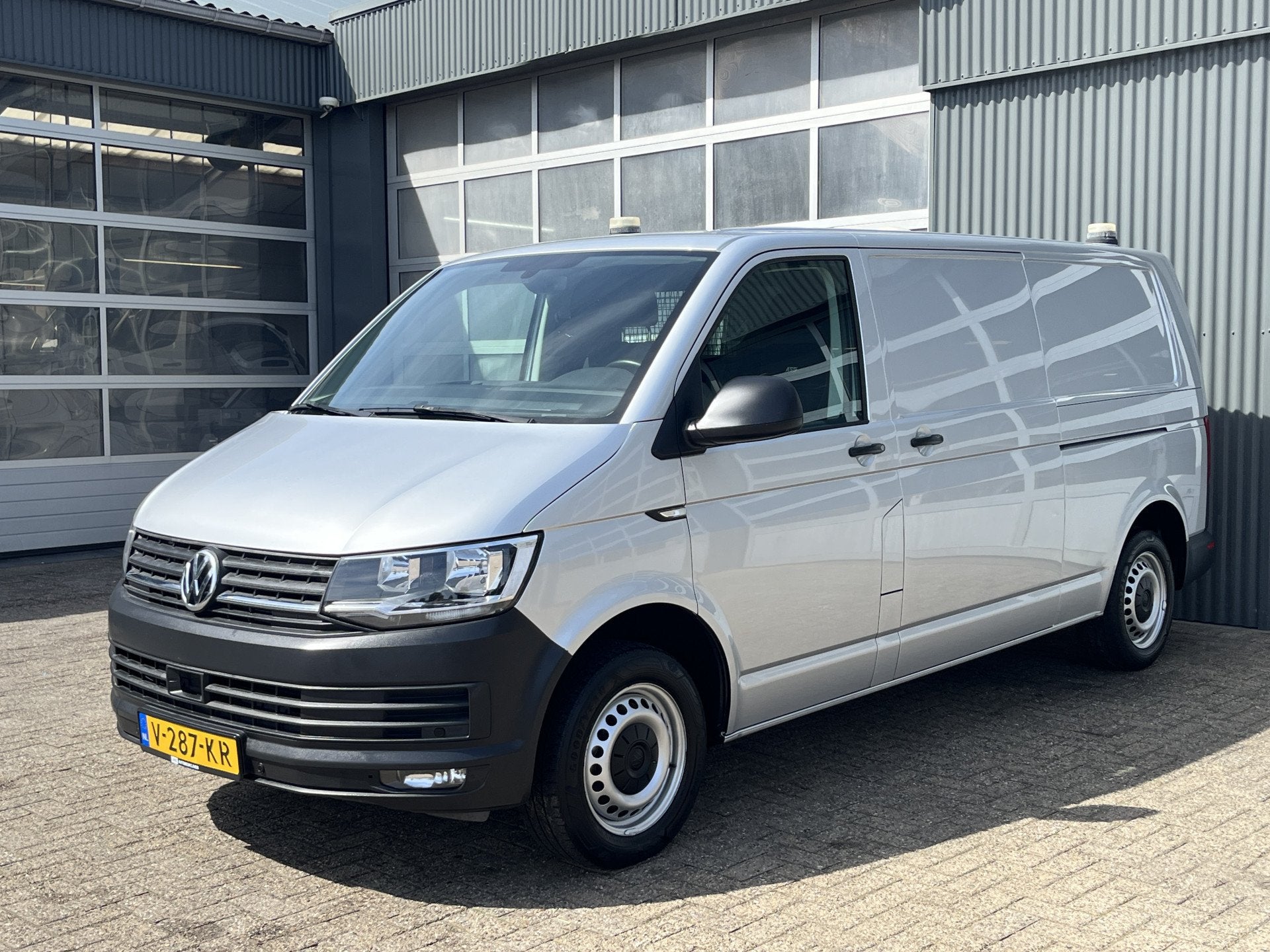 Volkswagen Transporter 2.0 TSI L2H1 Benzine Dubbele Schuifde, Voorwielaandrijving, Stof, Gebruikt, 4 cilinders