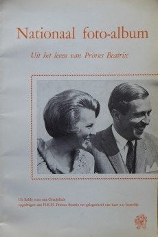 Nationaal fotoalbum. Uit het leven van Prinses Beatrix 1966, Ophalen of Verzenden, Gebruikt, Nederland, Tijdschrift of Boek
