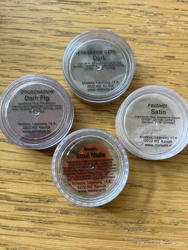 Mintenz testers. Oogschaduw, Finisher, Blush en Wenkbrauw, Overige kleuren, Gehele gezicht, Ophalen of Verzenden, Zo goed als nieuw