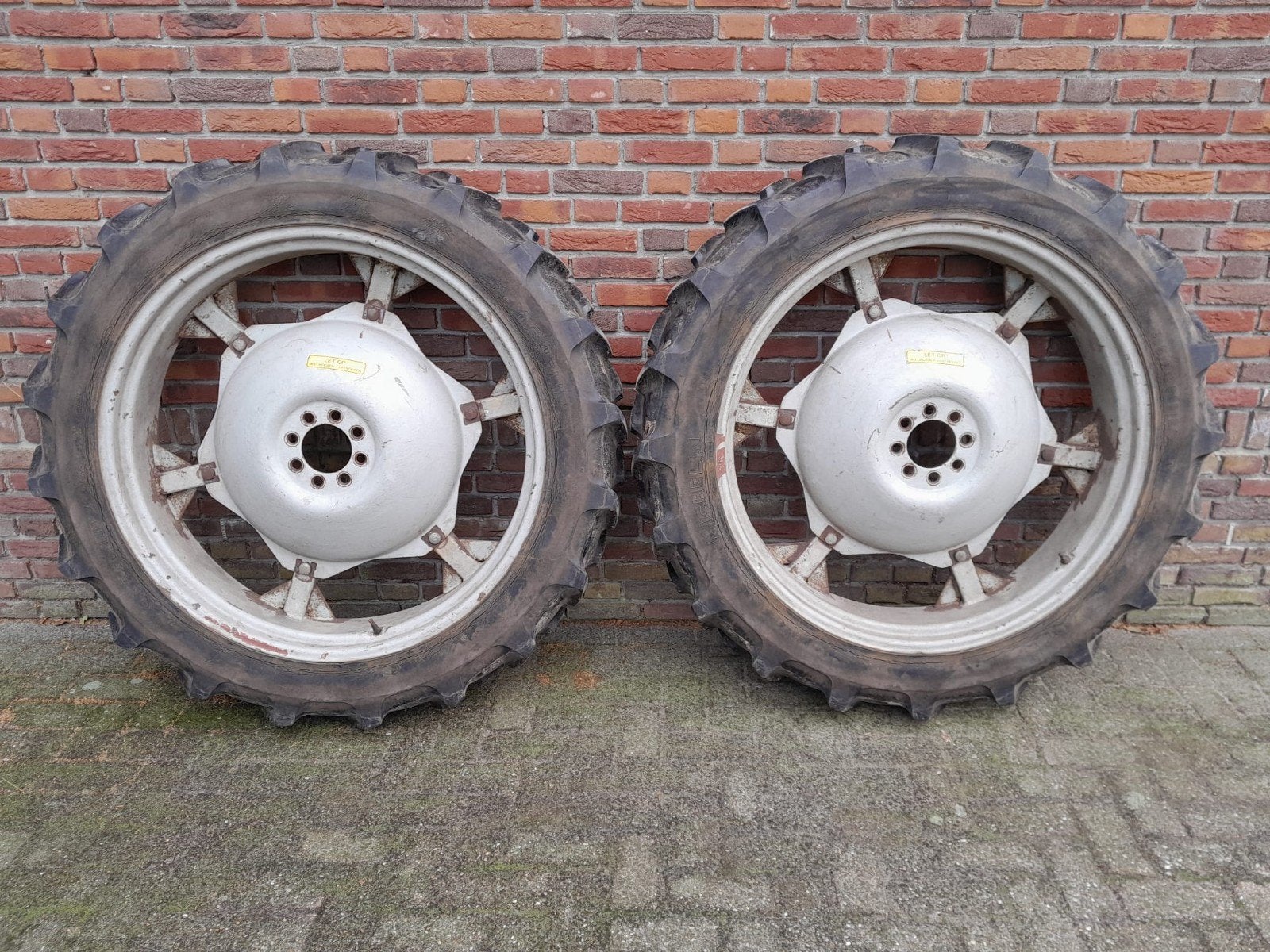wiel massey ferguson 35 dexta Ford Oldtimer Tractor Band IHC, Ophalen of Verzenden