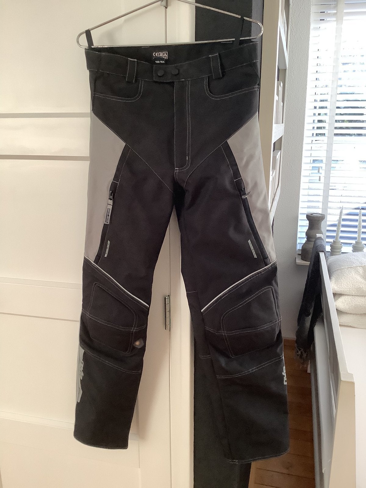 Kindermotorbroek, Ophalen of Verzenden, Tweedehands, Broek | textiel