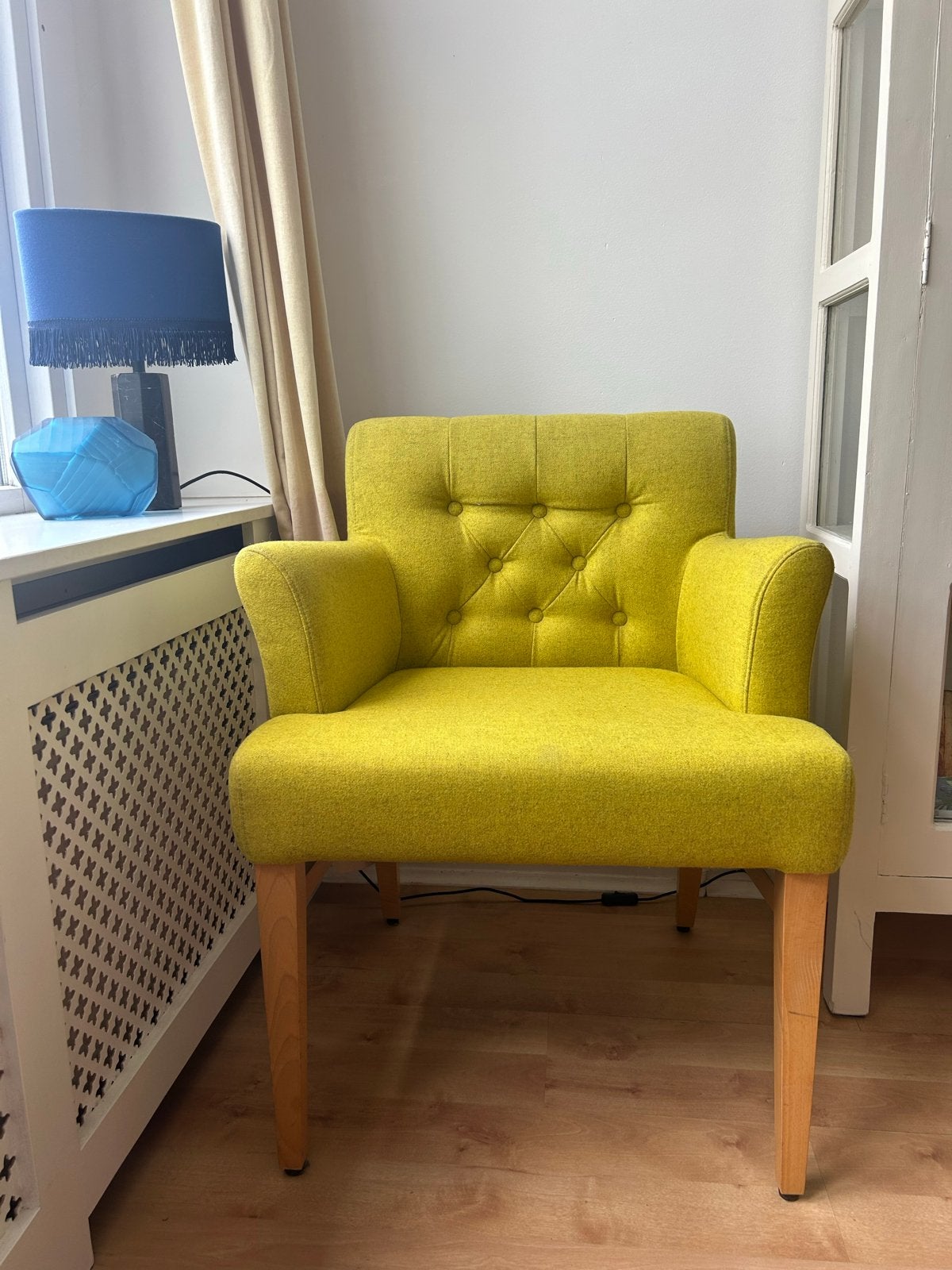 Sateliet stoel - Geel groen fauteuil met houten poten, Ophalen, Gebruikt, Overige kleuren, Eén