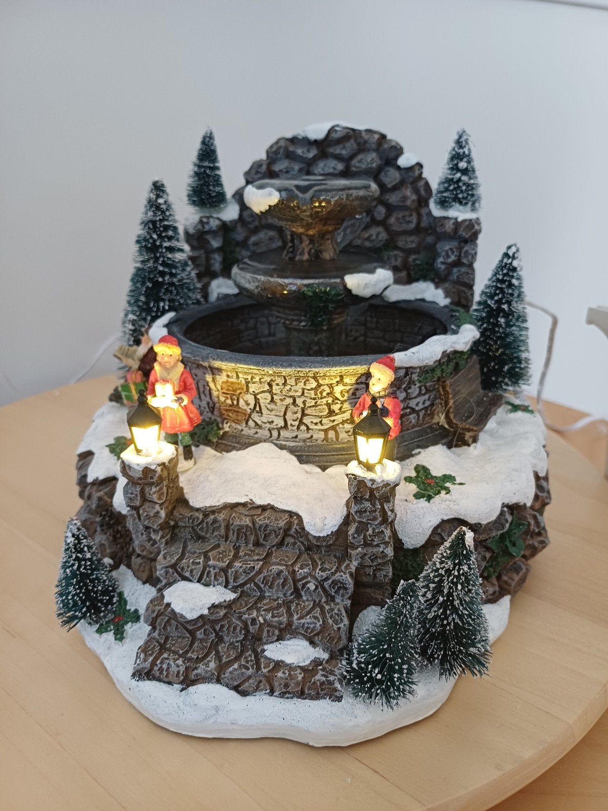 kerstdecoratie:  werkende kerstfontein met 12v adapter, Ophalen of Verzenden, Zo goed als nieuw
