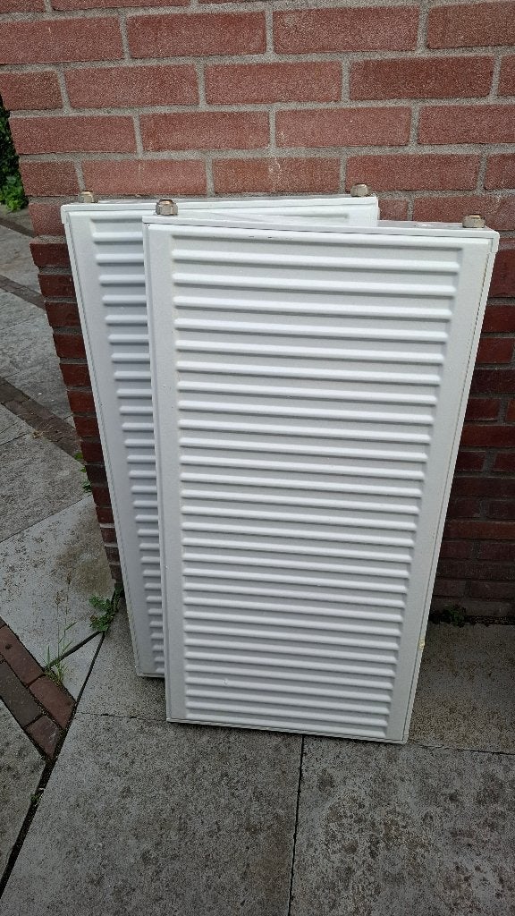 Radiatoren met beugels, Doe-het-zelf en Verbouw, Verwarming en Radiatoren, Ophalen, 30 tot 80 cm, Gebruikt, Radiator