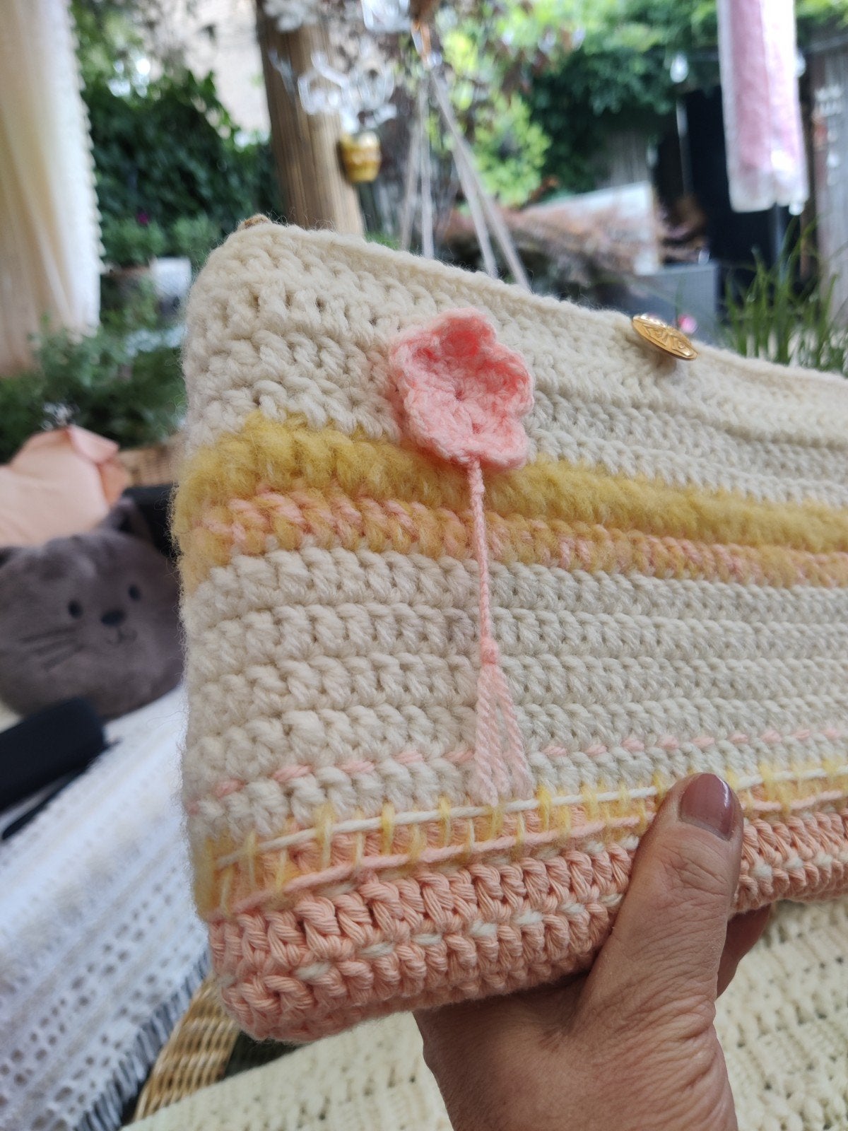 Gehaakte boekenhoes met bloem en knoop, Ophalen of Verzenden, Nieuw, Onbekend, Nederland