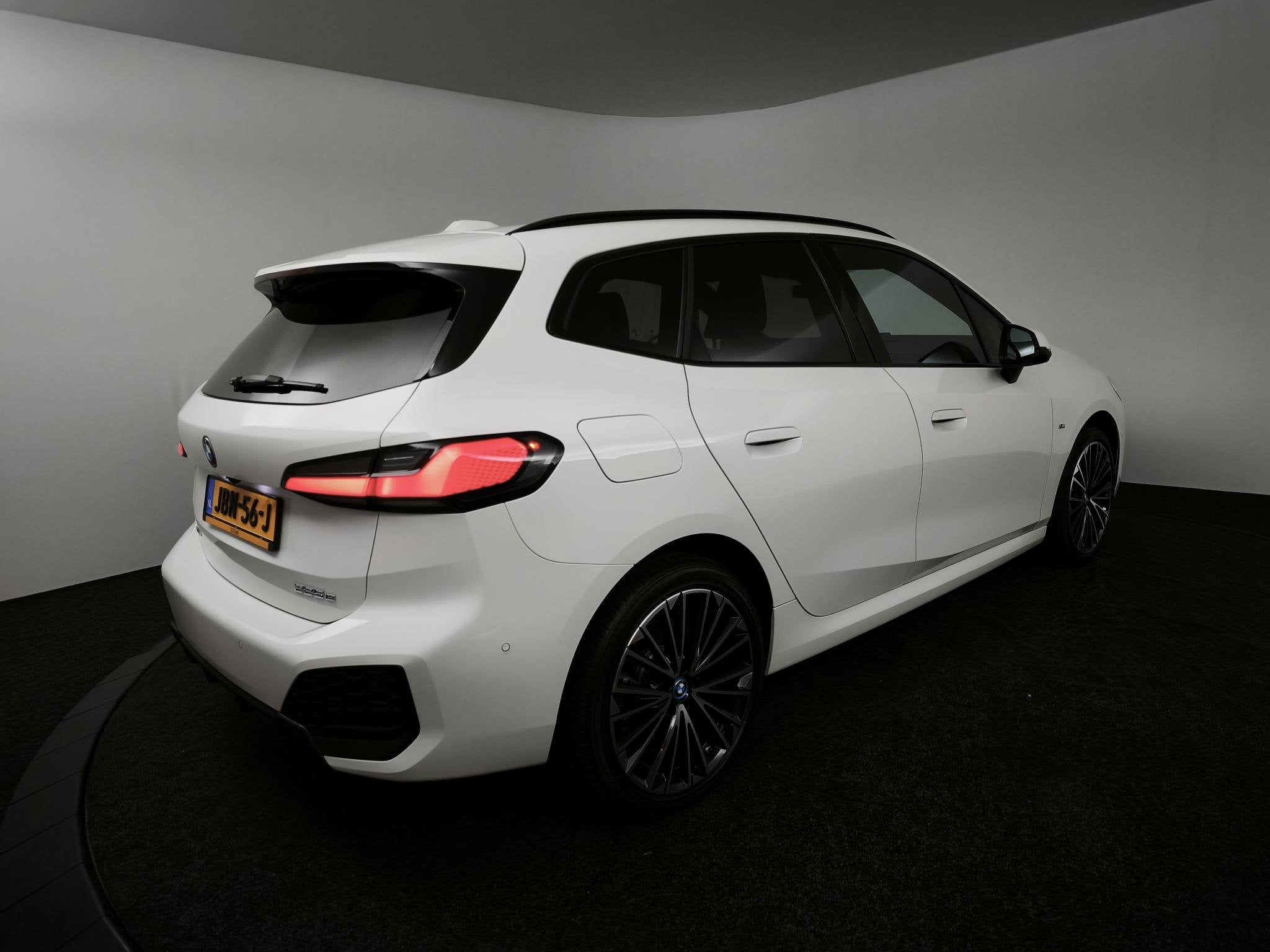 BMW 2-serie Active Tourer 225e xDrive | M-Sport | Panoramada, Automaat, Gebruikt, 16 kWh, 150 min