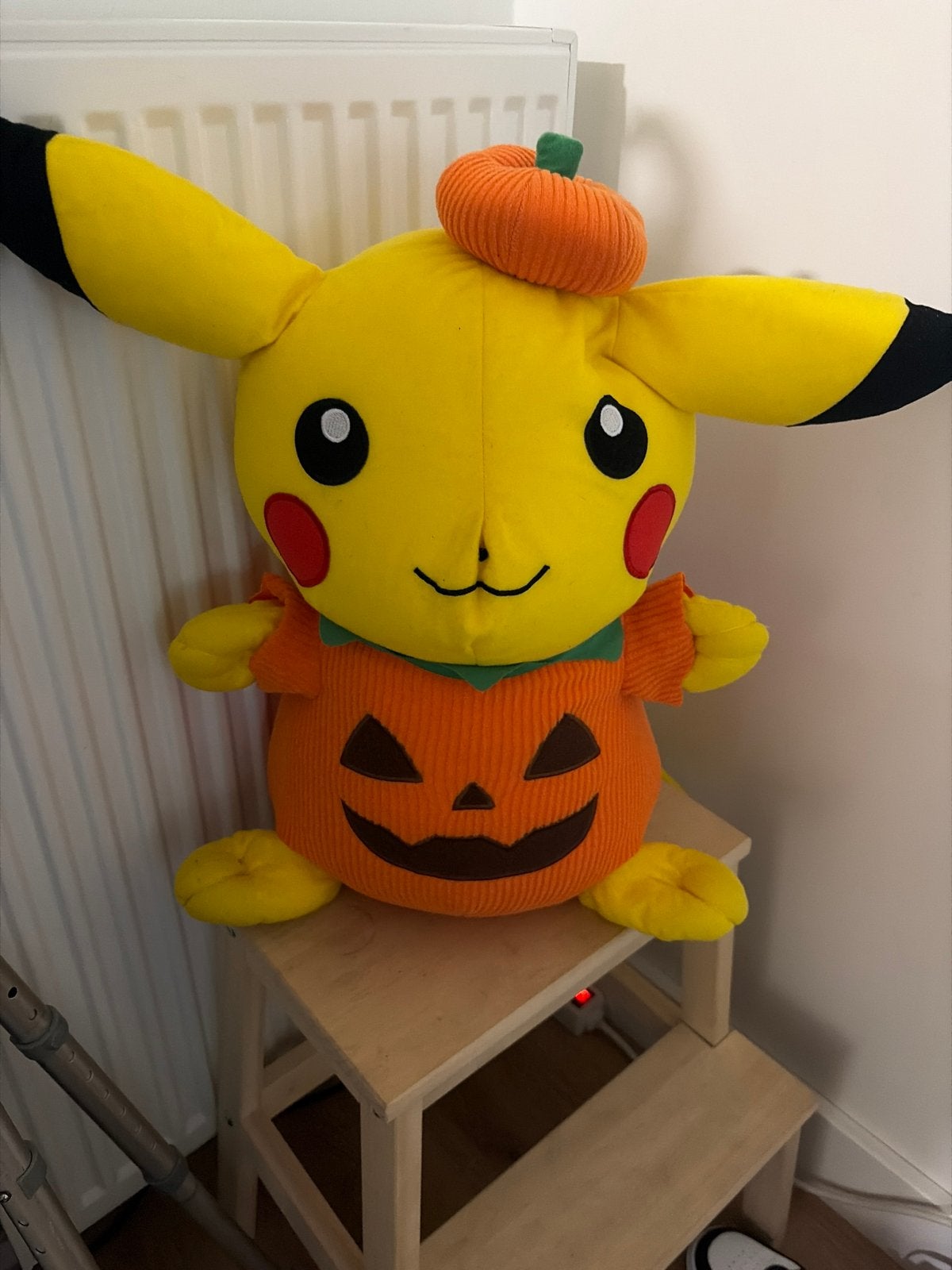 Pikachu Halloween knuffel - Pompoen editie beanbag, Ophalen of Verzenden, Zo goed als nieuw