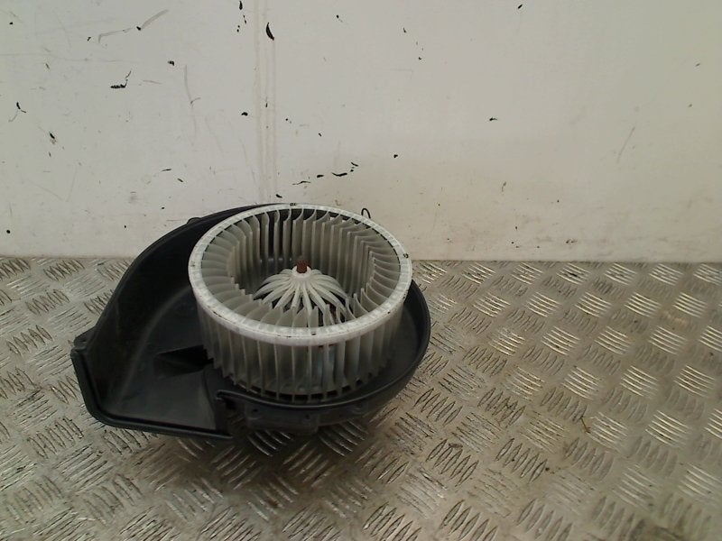 Kachel Ventilatormotor Volkswagen Fox (5Z) (2010-09/2011-12), Gebruikt, Volkswagen, Volkswagen AG, Kundenbetreuung@volkswagen.de