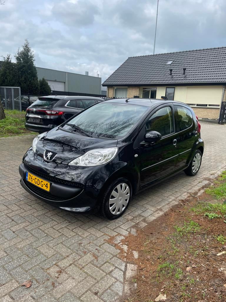 Peugeot 107 1.0 12V 5DR 2008 Zwart | AIRCO | NW APK | NAP, Voorwielaandrijving, Stof, 4 stoelen, Origineel Nederlands