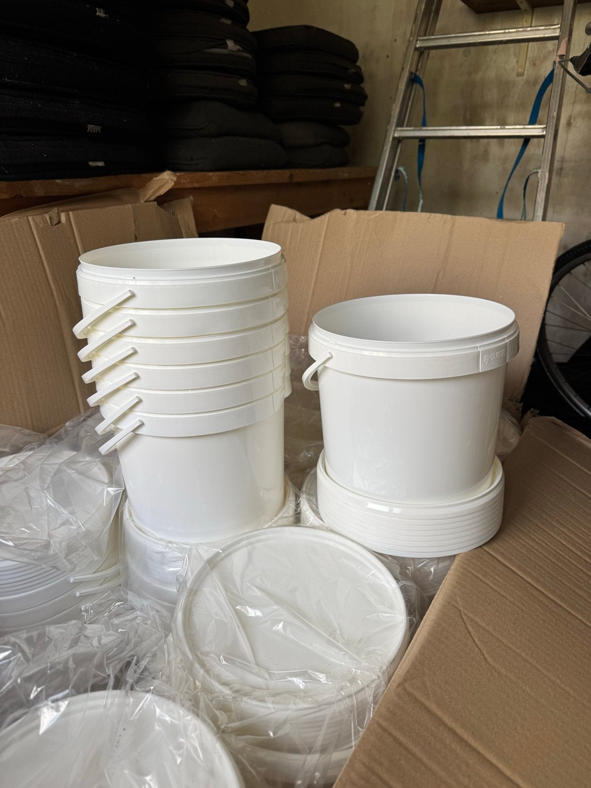100x Nieuwe Witte Emmer met Deksel - 5.6 Liter, Ophalen of Verzenden